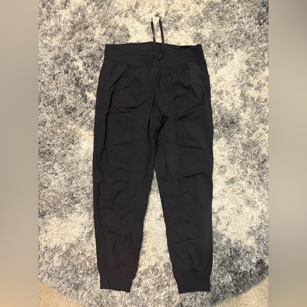 Lululemon Dance Studio Mid-Rise Jogger 28’